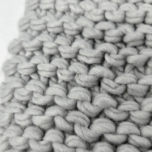 VINCE CAMUTO CHUNKY KNITWEAR CROCHET KNIT LIGHT GREY POM POM BEANIE HAT WOMEN OS - Picture 11 of 12